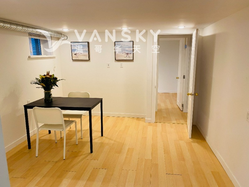 230404215434_dinning room-1.JPG